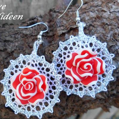 Ohrringe handgeklöppelt mit Rosen aus Polymer Clay