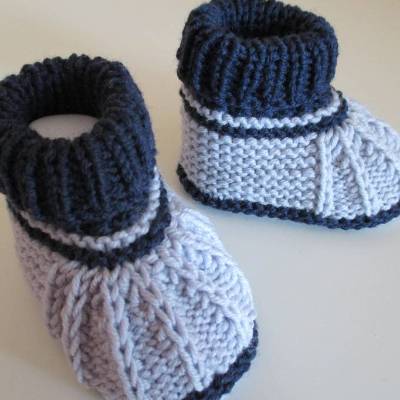 Babyschuhe gestrickt hellblau dunkelblau Größe 17 3-6 Monate für Jungen aus Wolle