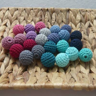 Häkelperle 24 mm in Wunschfarbe – bunte Holzkugel umhäkelt mit Baumwollgarn, Handarbeit
