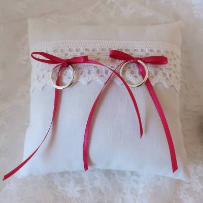 Ringkissen mit Spitze fuer die Hochzeit weiß mit Schleife in pink  Vintage Stil Shabby Chic