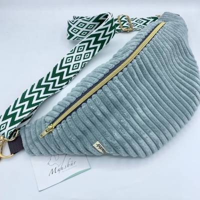 Crossbody-Bauchtasche groß aus Cord – vielseitig, handmade & größenverstellbar