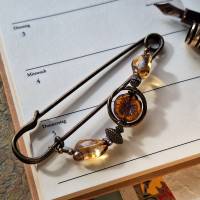 Tuchnadel Bernstein-Farben mit böhmischen Glasperlen, sehr große Bronze Schmucknadel Jugendstil N10-AB-5