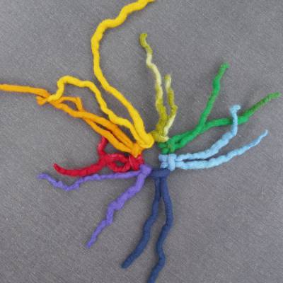 Haargummi gefilzt ♥ Haargummi Dreadlocks *Regenbogen* Haarschmuck Dreadlocks-Gummi