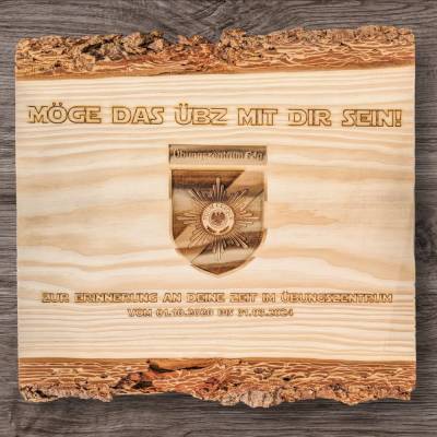 Schwartenbrett aus Vollholz mit personalisierter Gravur - Erinnerungsgeschenk zur Rente oder als Abschiedsgeschenk