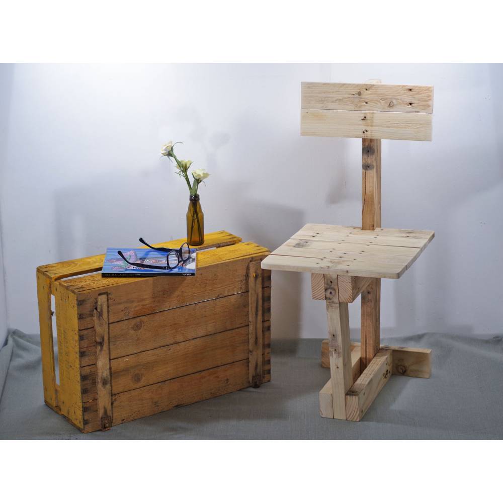 Kleiner Holzstuhl aus Palettenholz – Nachhaltiges Unikat für Garten & Balkon Bild 1