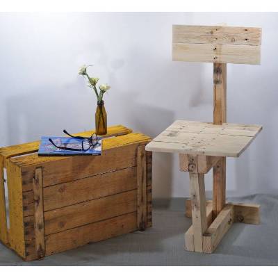 Kleiner Holzstuhl aus Palettenholz – Nachhaltiges Unikat für Garten & Balkon
