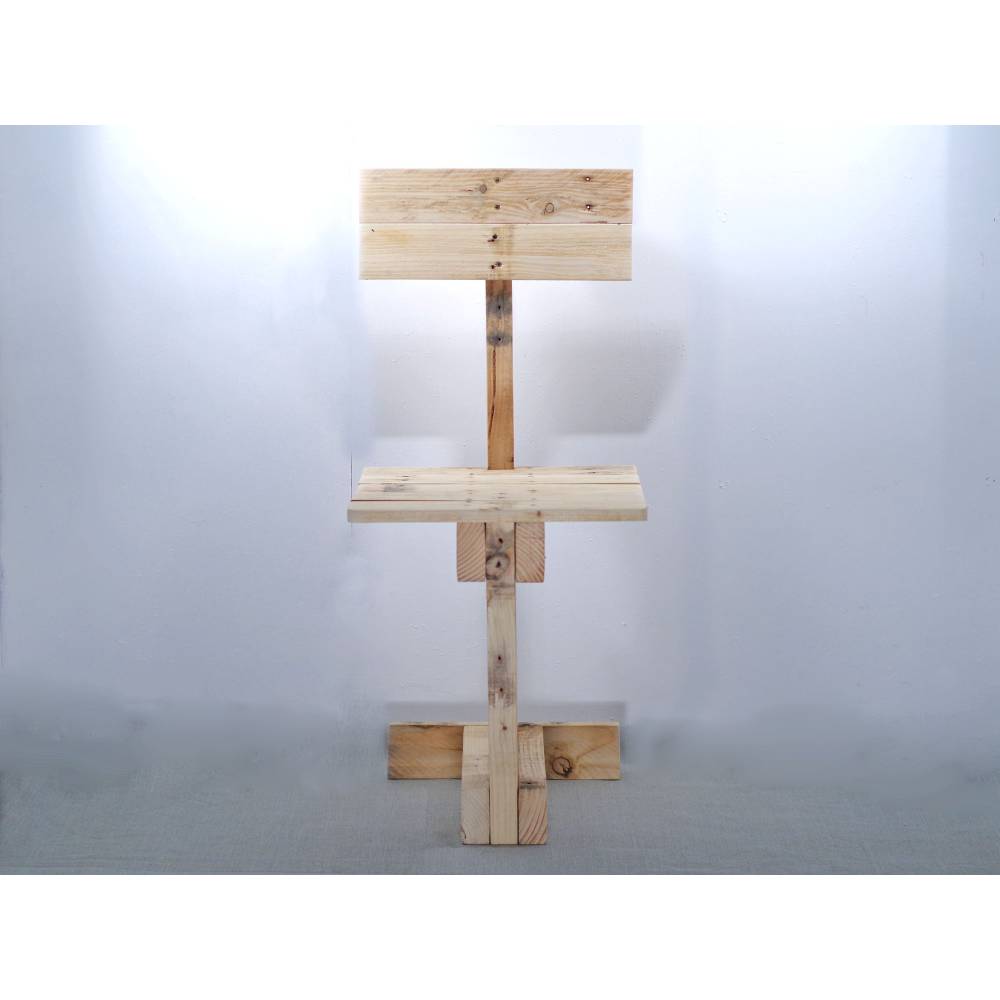 Kleiner Holzstuhl aus Palettenholz – Nachhaltiges Unikat für Garten & Balkon Bild 10