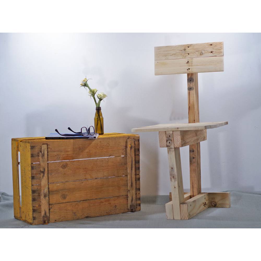 Kleiner Holzstuhl aus Palettenholz – Nachhaltiges Unikat für Garten & Balkon Bild 4