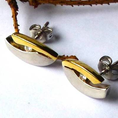 Exklusive Ohrstecker in Gelb-Weißgold 585 mit funkelndem Diamant – Elfe Schmuck Design