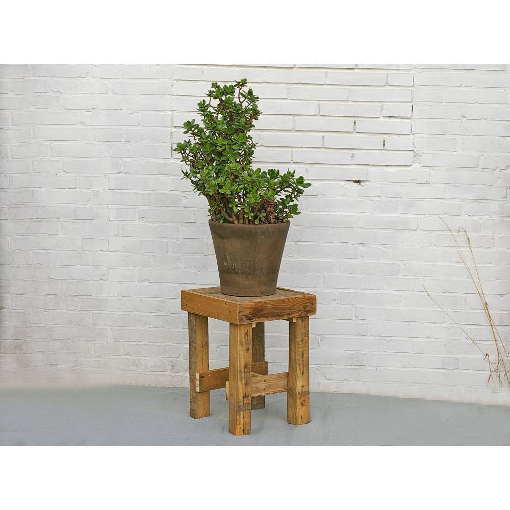 Blumenhocker aus Palettenholz – Stabiler Holzhocker, Beistelltisch & Nachttisch handgemacht Bild 1