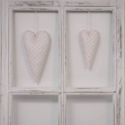 Stoffherzen 2er Set längliche Herzen aus Baumwolle weiß-rosa Dekoherzen 20 und 14 cm lang