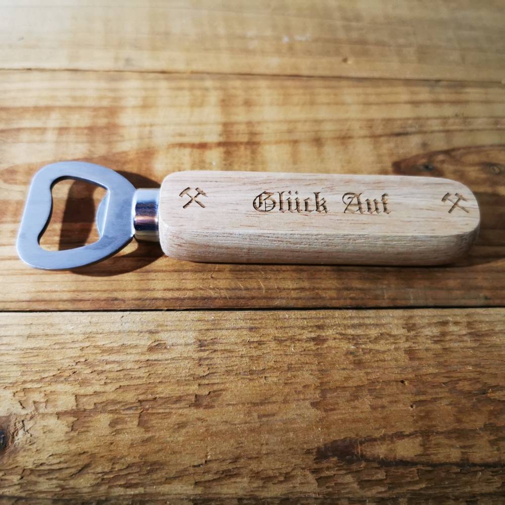 Flaschenöffner personalisiert – Bieröffner aus Buchenholz mit Lasergravur