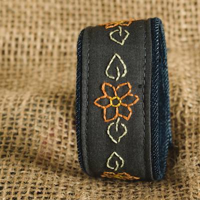 Stoffarmband mit Stickerei, Blüten