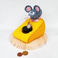 Geldgeschenk Spardose Sparschwein Gutschein Amigurumi Maus Käse Holzplatte Geschenkverpackung Name Individualisierb