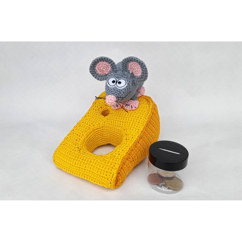 Geldgeschenk Spardose Sparschwein Gutschein Amigurumi Maus Käse Holzplatte Geschenkverpackung Name Individualisierb Bild 4