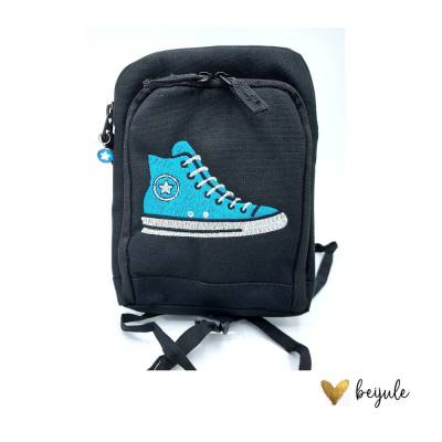 Umhängetasche mit Turnschuh/Farbe Turnschuh wählbar