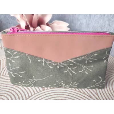 Handgefertigte Kosmetiktasche: Blumenprint, Nude Kunstleder, Canvas Lindgrün, Baumwollfutter - Alltagsbegleiter mit Stil