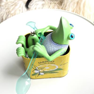 Neptun, der Frosch der Meere, Meeresgott, Frosch, Fischkonserve, Frosch Skulptur, Frosch Figur, Neptun, the sea