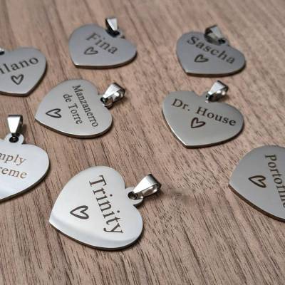 Herz Anhänger aus Edelstahl mit individueller Gravur - Geschenkidee für besondere Anlässe