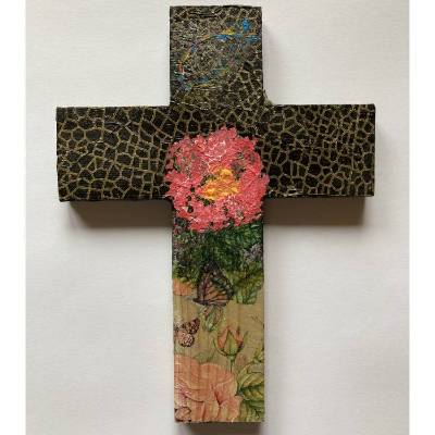 Verziertes Holzkreuz als Geschenk für Geburt, Taufe, Kommunion oder Konfirmation,