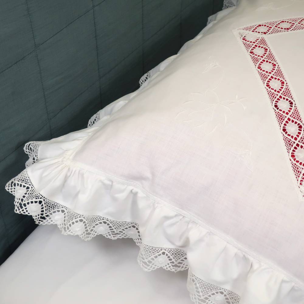 2er Set Kissenbezüge für Paradekissen mit Stickerei und Klöppelspitze weiße Vintage Bettwäsche perfekt für Shabbychic