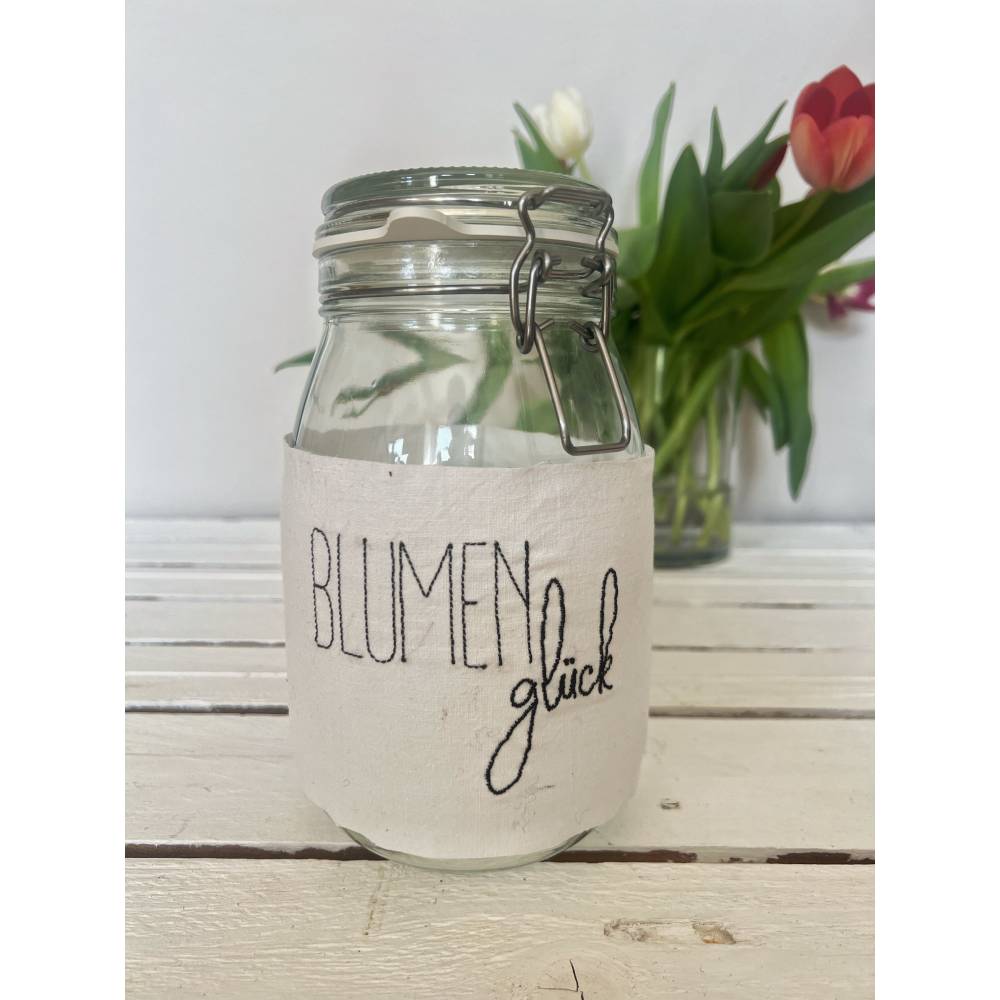 Stickdatei Schriftzüge Blumenglück und Blütenglück Bild 2