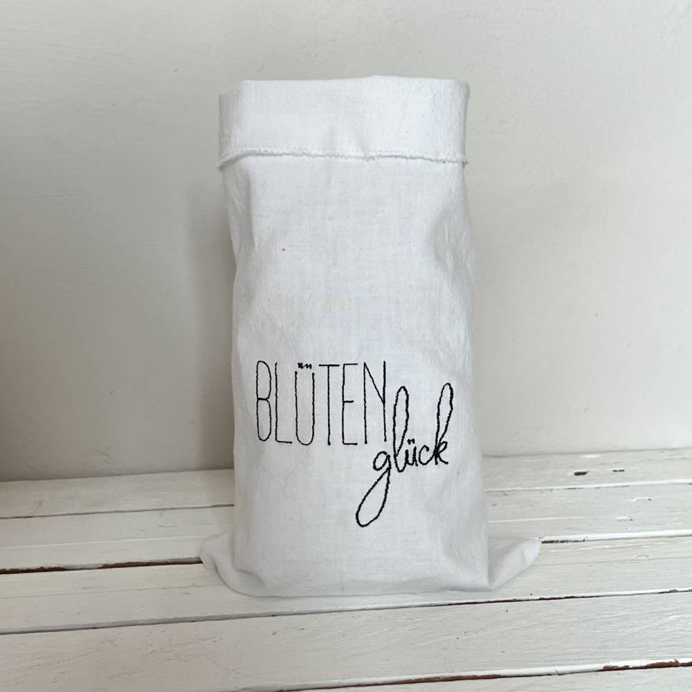 Stickdatei Schriftzüge Blumenglück und Blütenglück Bild 6