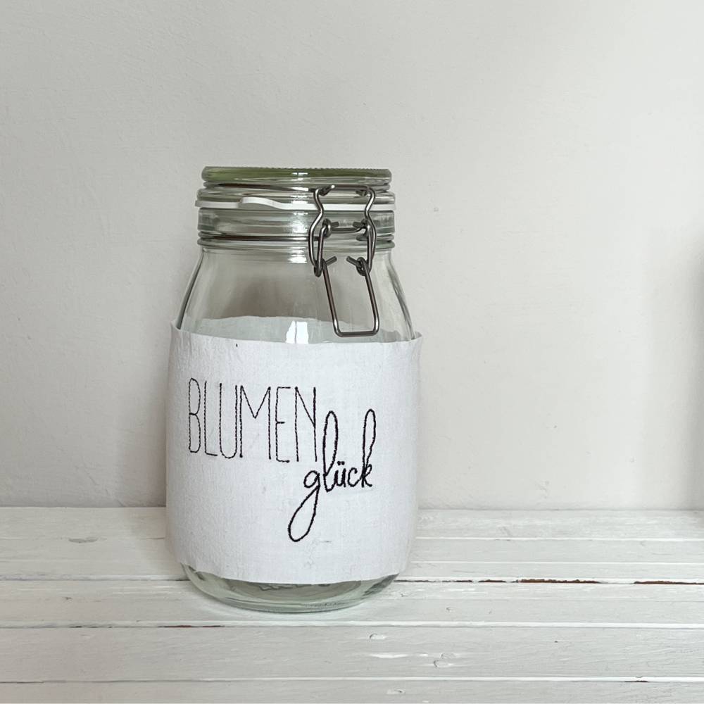 Stickdatei Schriftzüge Blumenglück und Blütenglück Bild 7