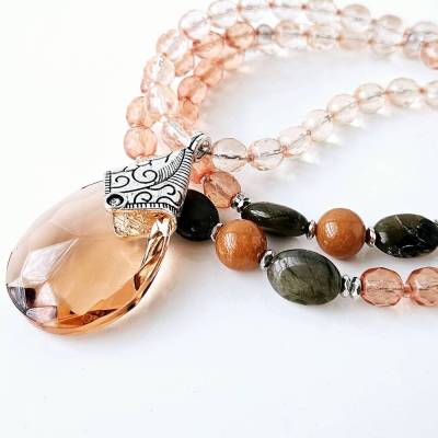 Kette lang mit Anhänger, Damenkette mit Glasanhänger in Tropfenform, Edelsteinkette lang