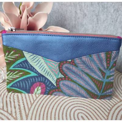 Handgefertigte Kosmetiktasche: Großer Blumenprint, Metallic Kunstleder Blau, Baumwollfutter - Alltagsbegleiter mit Stil