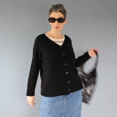 Strickanleitung: Back to Black - RVO Cardigan in 7 Größen