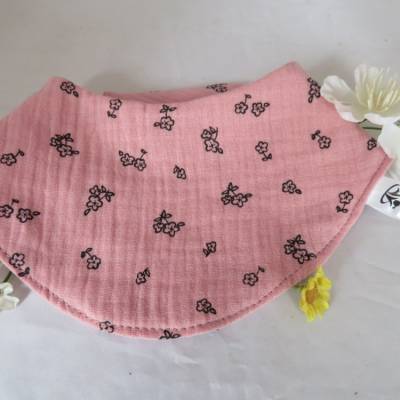 Wendehalstuch Musselin altrosa schwarze Blumen – Sabbertuch, Spucktuch & Dreieckstuch handgemacht