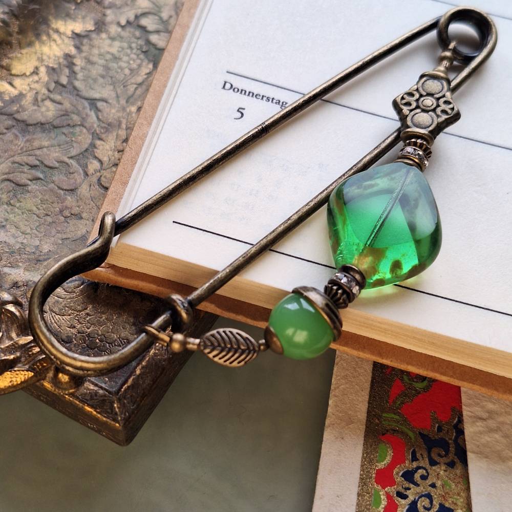 Tuchnadel Grün Liebe, sehr große Bronze Schalnadel böhmischen Glasperlen wie Jade N10-AB-6 Bild 1