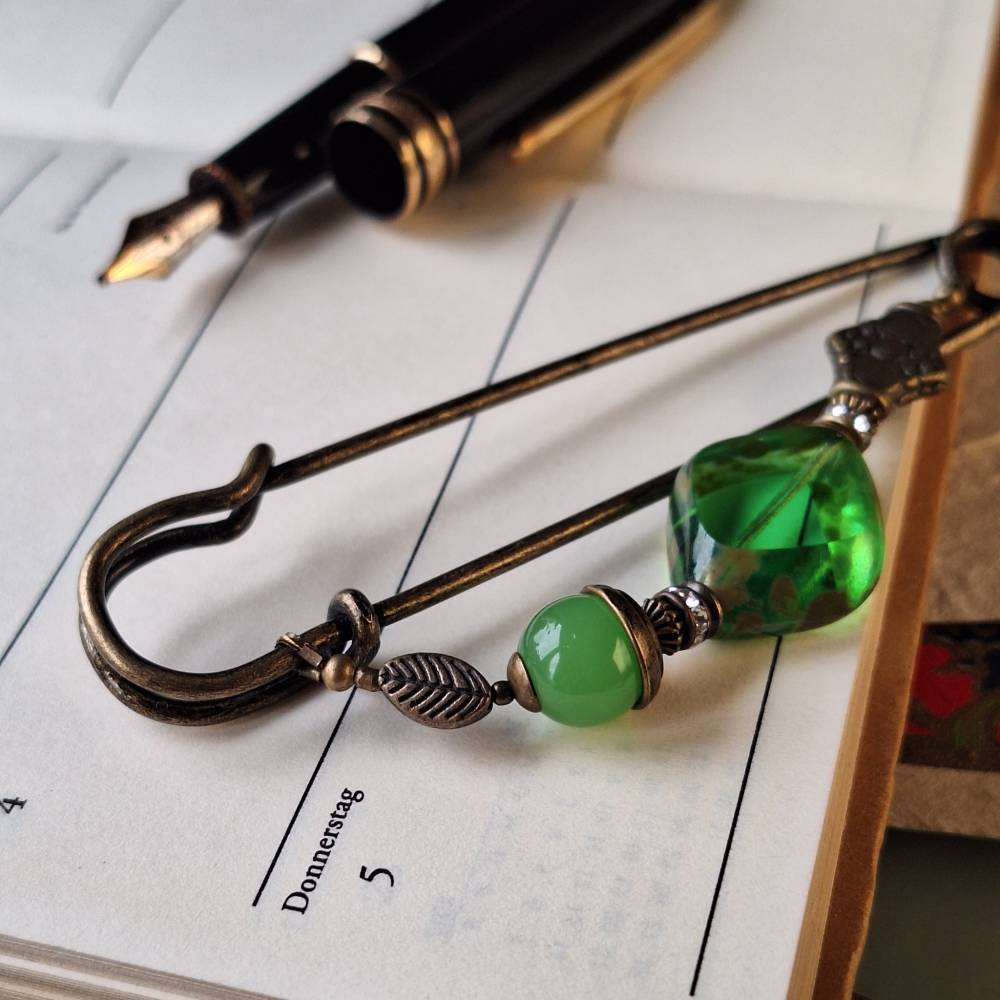 Tuchnadel Grün Liebe, sehr große Bronze Schalnadel böhmischen Glasperlen wie Jade N10-AB-6 Bild 2