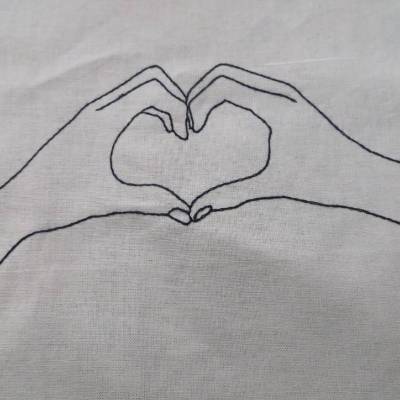 Stickdatei Handherz Herz Herzgeste Liebe Linienstil