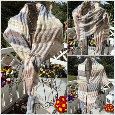 Stricktuch / Dreieckstuch  *SWINGING LINES* mit schönen Farbwechseln