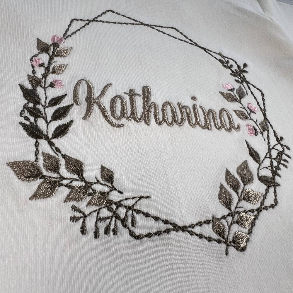 Baby Body mit Wunschnamen bestickt - personalisierter Babybody - Babygeschenk zur Geburt Bild 4