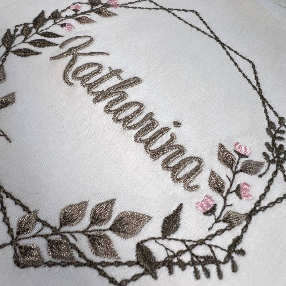 Baby Body mit Wunschnamen bestickt - personalisierter Babybody - Babygeschenk zur Geburt Bild 5