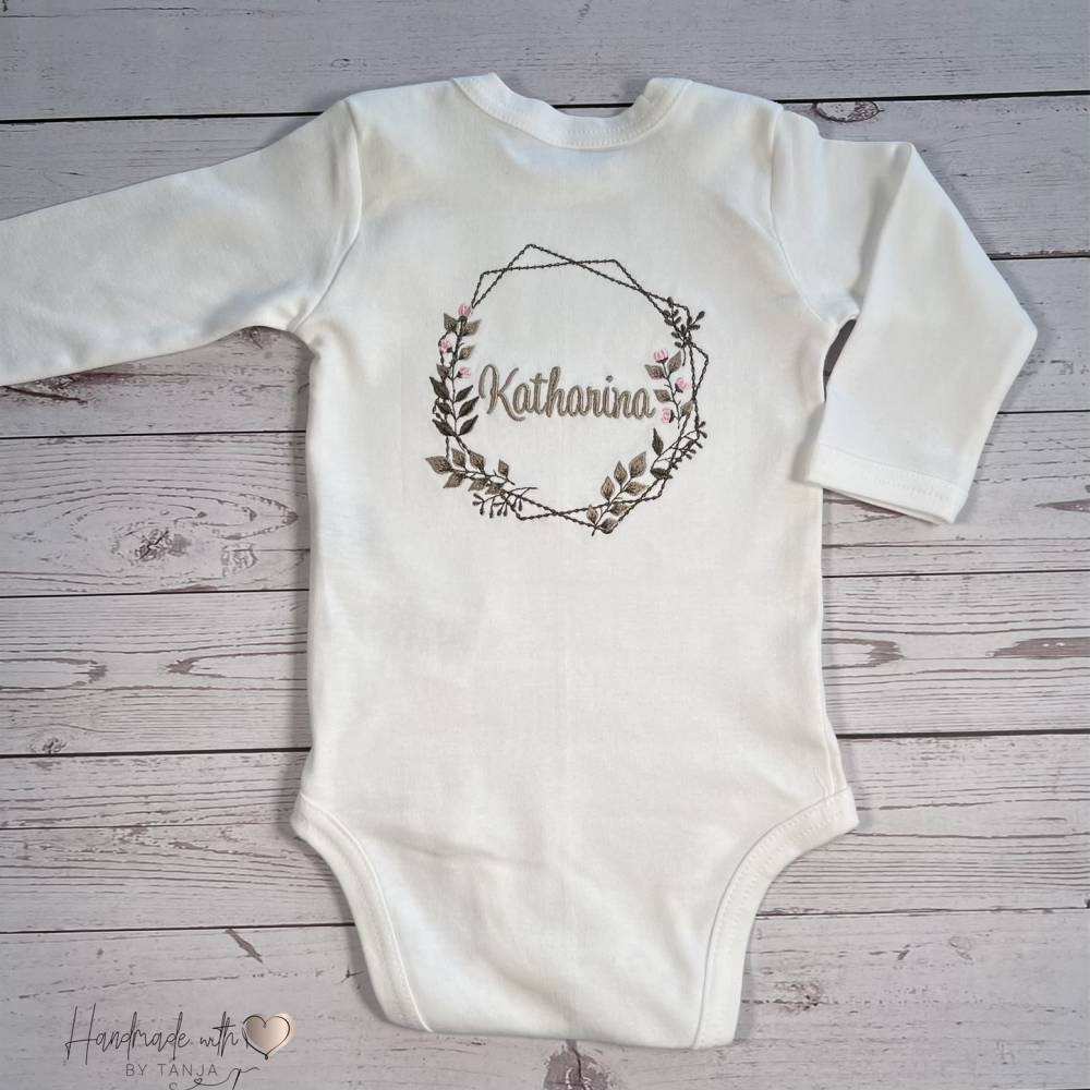Baby Body mit Wunschnamen bestickt - personalisierter Babybody - Babygeschenk zur Geburt Bild 6