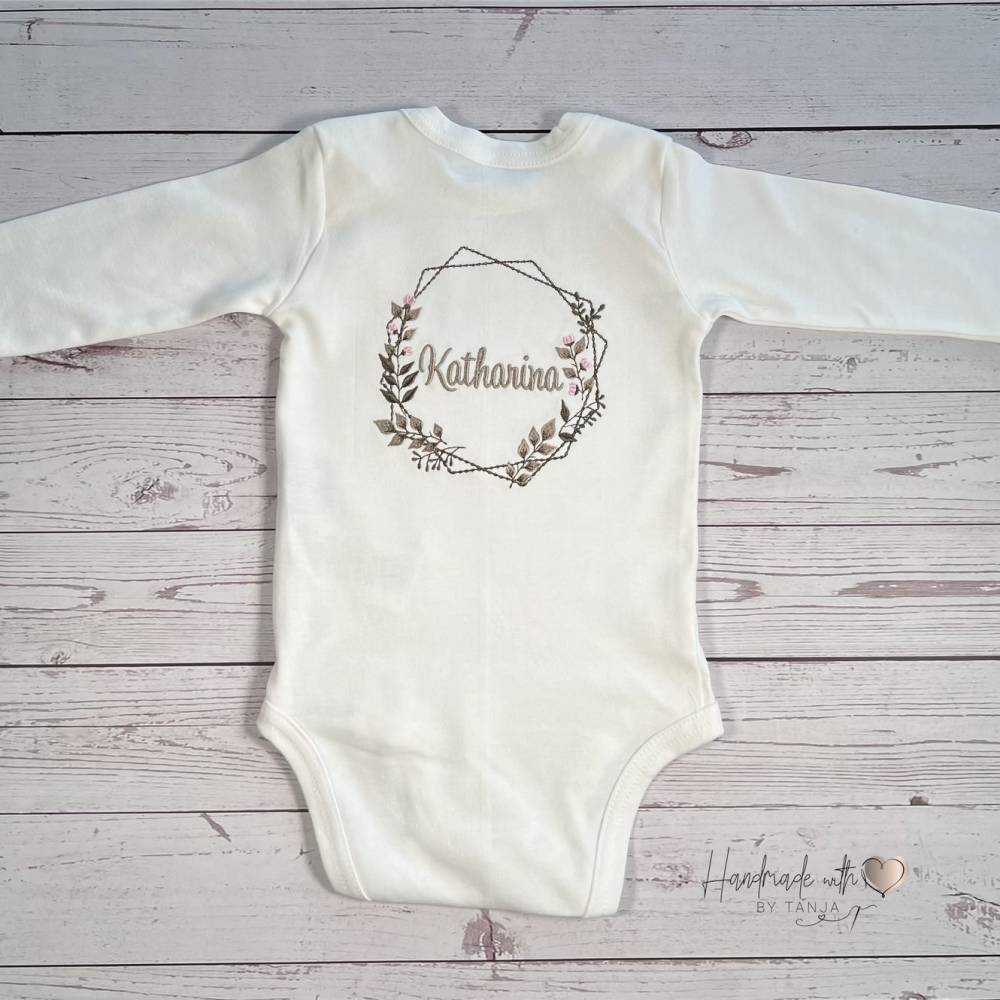 Baby Body mit Wunschnamen bestickt - personalisierter Babybody - Babygeschenk zur Geburt Bild 9