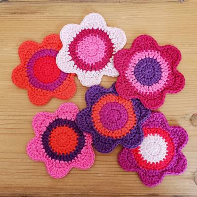 Sechser-Set Untersetzer Coasters in Form einer Blume aus Baumwolle gehäkelt
