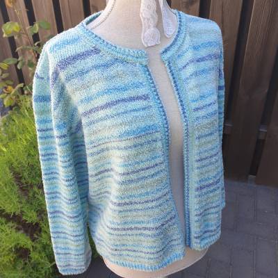 Kurze Sommerjacke Damen – Cardigan ohne Knöpfe aus Strukturgarn in Türkisgrün mit Streifen, Handarbeit, Gr. M