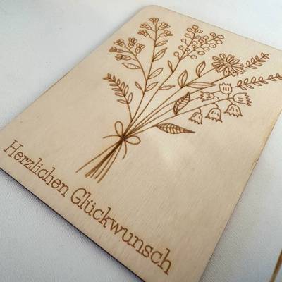 Holzkarte "Herzlichen Glückwunsch", Grußkarte aus Holz mit Blumenstrauß Gravur