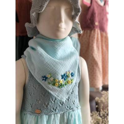 Halstuch aus Musselin in Mint / himmelsblau handbestickt Blumen Geschenk Baby Kinder Musselintuch 50x50cm 