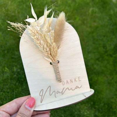 Karte zum Muttertag "Danke Mama" mit kleinem Trockenblumenstrauß
