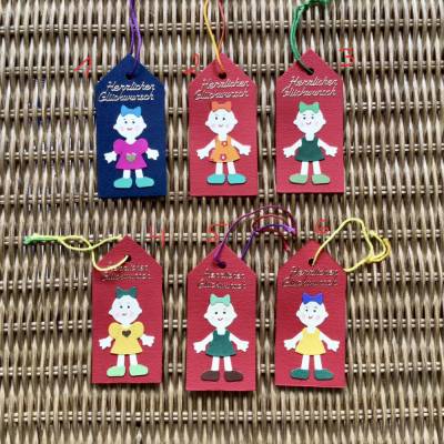 Handgefertigter Geschenkanhänger für kleine Mädchen mit Schriftzug Herzlichen Glückwunsch