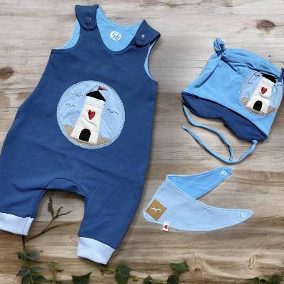 Maritimes Newbornset: Blauer Strampler mit Leuchtturm und rotem Herz – Handgemacht in Gr. 56