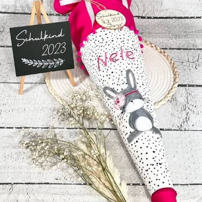 Mädchen Schultüte mit flauschigem Hase Marie aus Stoff 70 cm