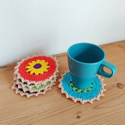Sechser-Set Untersetzer Coasters mit Blümchen aus Baumwolle gehäkelt