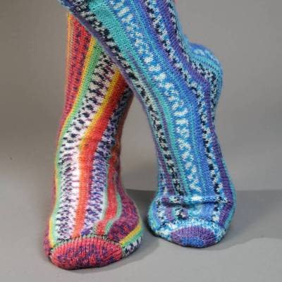 Quergestrickte Socken in glatt rechts Größe 36 bis 37 - Anleitung zum Download